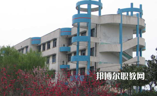 武漢第二高級(jí)技工學(xué)校2022年報(bào)名條件、招生要求、招生對(duì)象