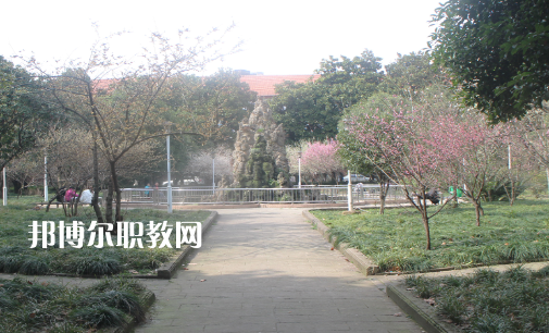 湖北汽車工業(yè)實(shí)驗(yàn)技工學(xué)校2022年報(bào)名條件、招生要求、招生對(duì)象