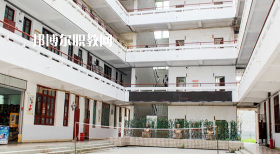 福建新華技術(shù)學(xué)校2023年學(xué)費、收費多少