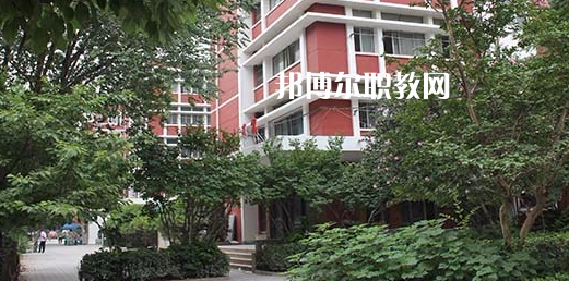 濟(jì)南應(yīng)用技術(shù)職業(yè)中等專業(yè)學(xué)校地址在哪里，哪個地區(qū)，哪個城市?