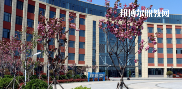 2023青島西大技工學(xué)校多少錢(學(xué)費明細)