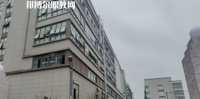 重慶市渝北區(qū)竟成中學校地址在哪里，哪個地區(qū)，哪個城市?