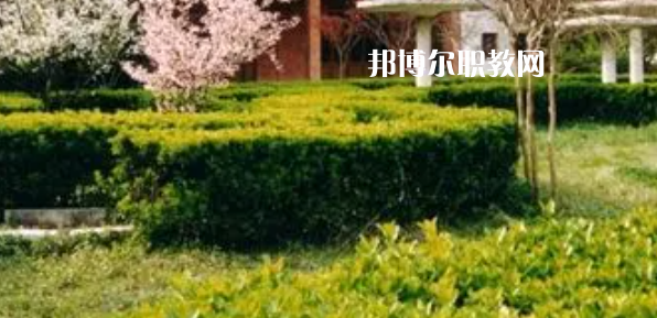 江蘇印刷技工學(xué)校地址在哪里，哪個地區(qū)，哪個城市?