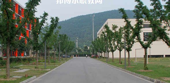 蘇州市紡織工業(yè)職工中等專業(yè)學(xué)校地址在哪里，哪個(gè)地區(qū)，哪個(gè)城市?