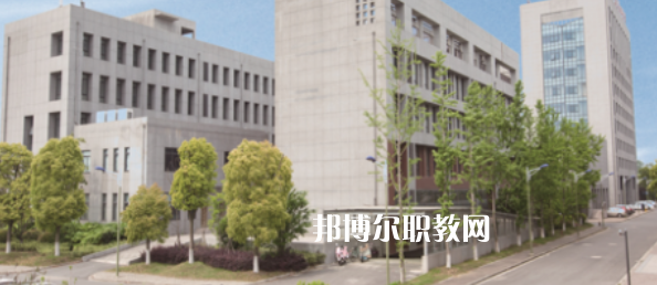 江蘇省邗江中等專業(yè)學校地址在哪里，哪個地區(qū)，哪個城市?