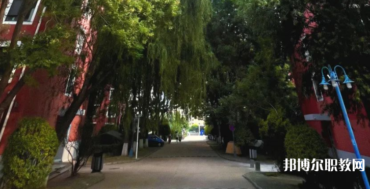 秦皇島市外事旅游職業(yè)學(xué)校地址，乘車路線