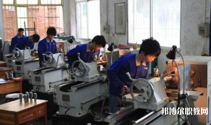 險峰機床廠技校網(wǎng)站網(wǎng)址主頁