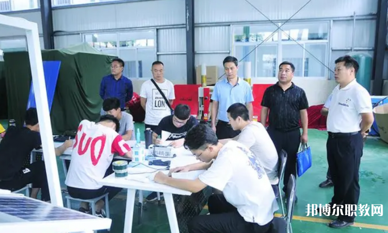 盧氏工業(yè)中等專業(yè)學校網站網址主頁