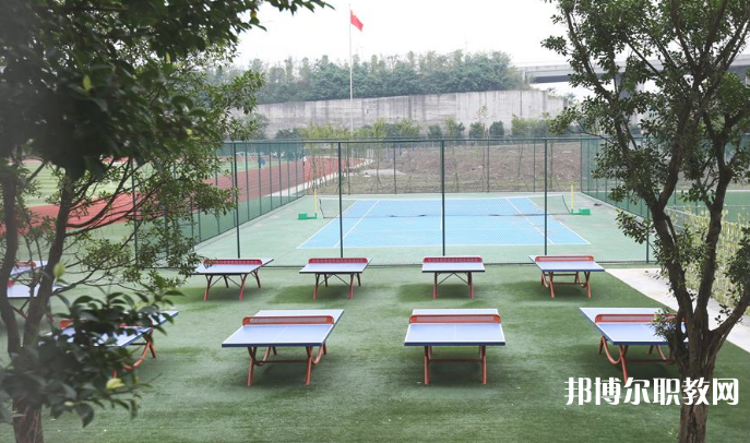 重慶2024年中專學(xué)?？刹豢梢钥即髮W(xué)