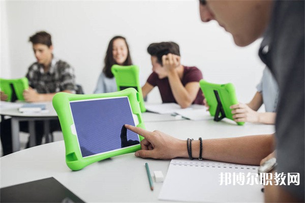 廣東哪里的技工學(xué)校能讀計算機(jī)專業(yè)專業(yè)