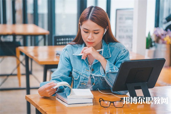 四川哪里的職業(yè)中學能讀計算機技術應用專業(yè)