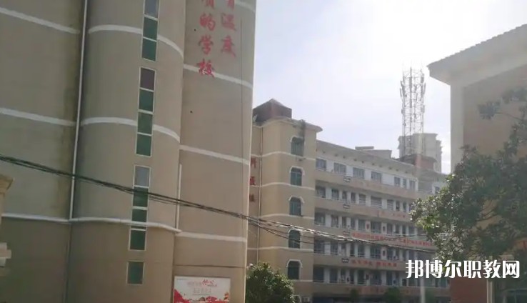 益陽(yáng)市科技工程學(xué)校2025年學(xué)費(fèi)、收費(fèi)多少