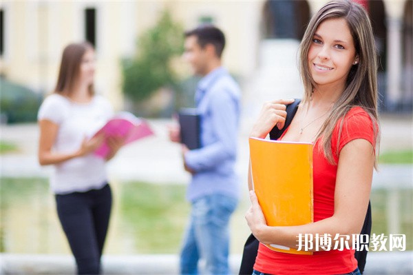 云南哪里的職業(yè)學(xué)校能讀旅游服務(wù)與管理專業(yè)