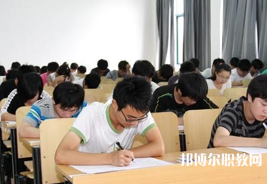2025婁底中職學(xué)校最新排名前三名單