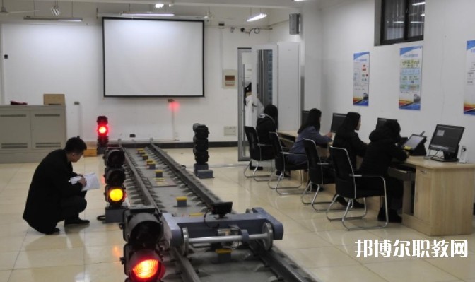 湖北2025年男生讀鐵路學校學什么專業(yè)好