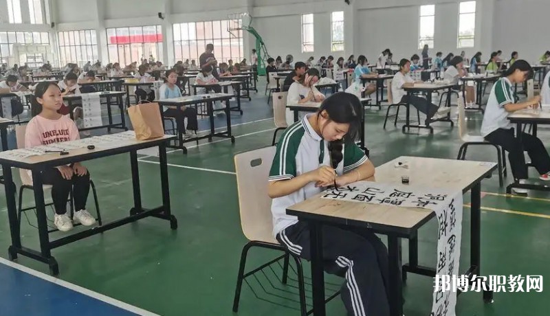 自貢2025年女生學鐵路學校好嗎