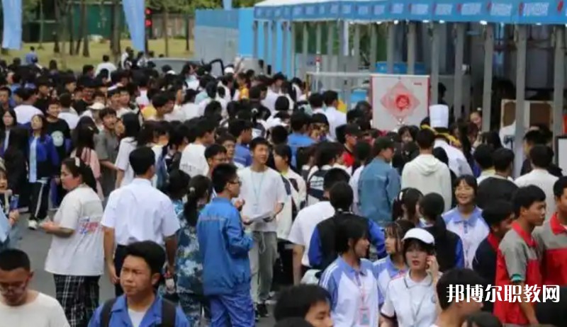 自貢2025年適合女生的鐵路學(xué)校